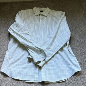 Banana Republic Men's Long Sleeve Button-Down Shirt in Light Green Plaid